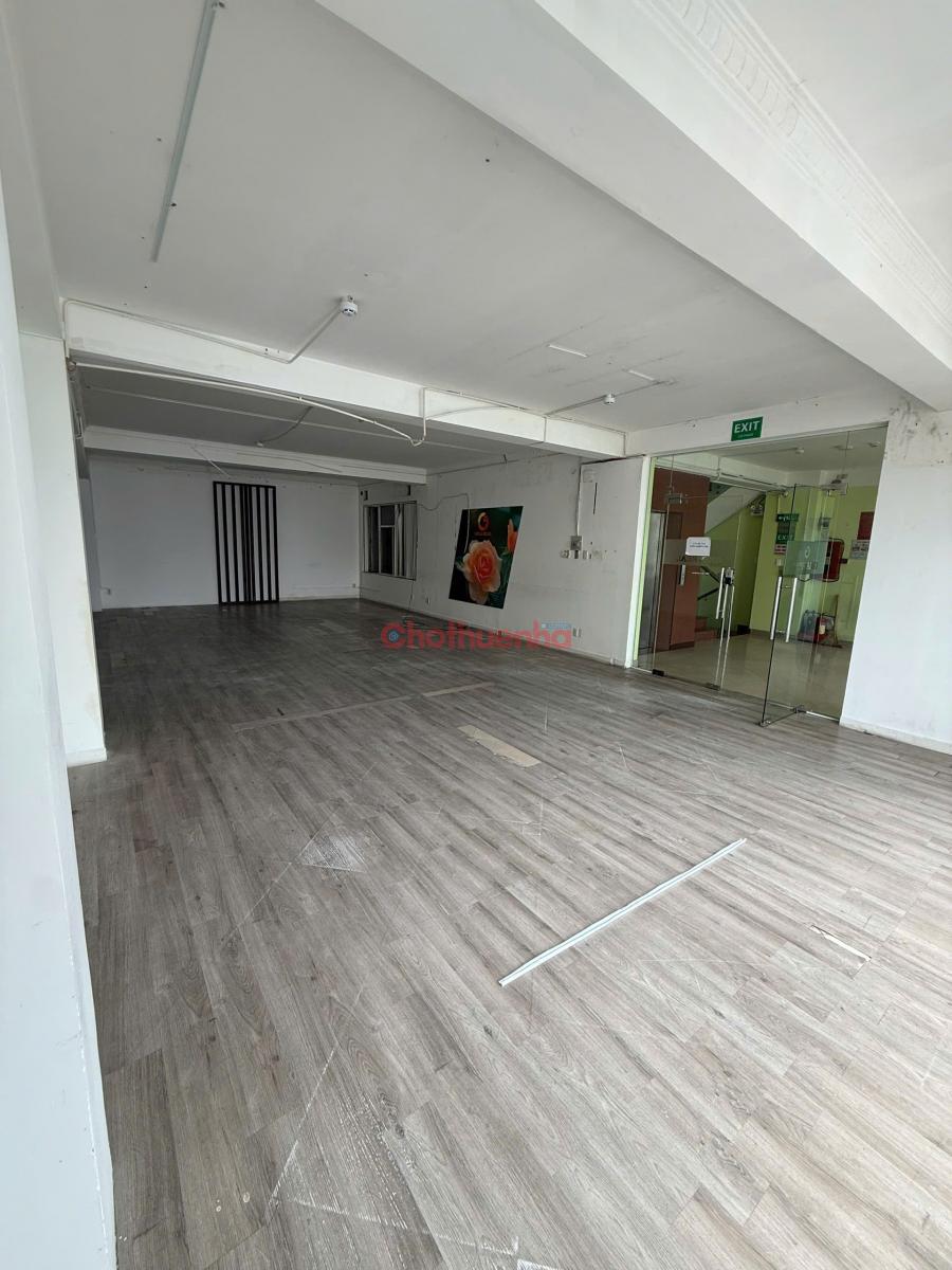 CHO THUÊ SÀN VĂN PHÒNG HUỲNH VĂN BÁNH, PHƯỜNG PHÚ NHUẬN, 135M2, TẦNG 2, GIÁ 33 TRIỆU/THÁNG