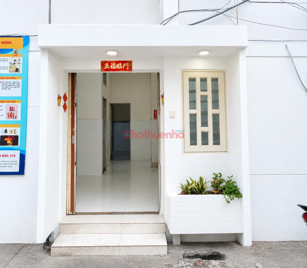CHO THUÊ CĂN HỘ TẦNG TRỆT DTSD 70M2 C/C 212A NGUYỄN TRÃI, QUẬN 1