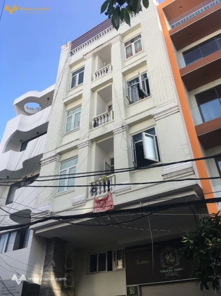 Nhà hầm, lửng 5 lầu mái che cầu thang mặt tiền Lâm Văn Bền, phường Tân Kiểng, quận 7