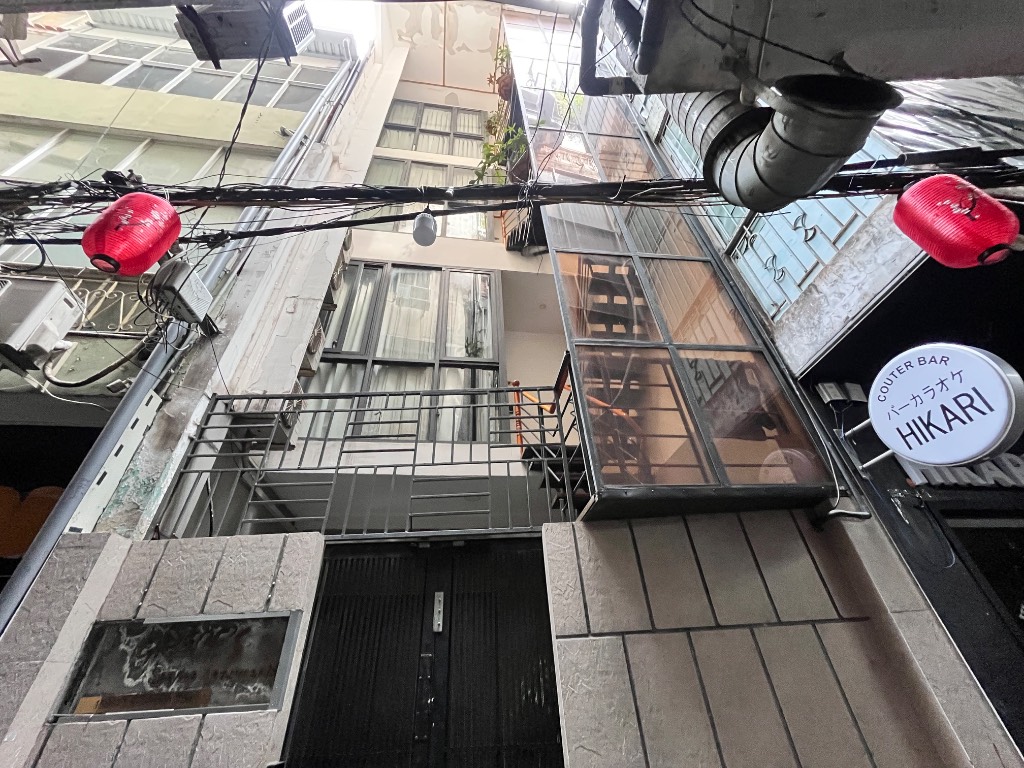Bán tòa CHDV Lê Thánh Tôn, Quận 1, diện tích 32m², kinh doanh, sổ hồng, giá 13 tỷ