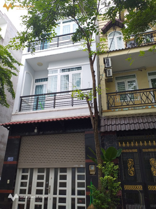 Cần bán gấp nhà 3 tầng, Lê Văn Việt, quận 9, giá 3,5 tỷ, hẻm ô tô 6m, 50m2