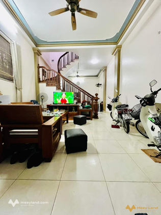 Chính chủ bán nhà Vân Canh 40m2, 4 tầng, 4 phòng ngủ, có nội thất, đi Mỹ Đình 4km