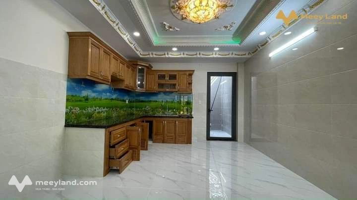 Cần bán gấp nhà đường 385, quận 9, đường ô tô 6m, 3 tầng lầu, 80m2, giá 6,1 tỷ