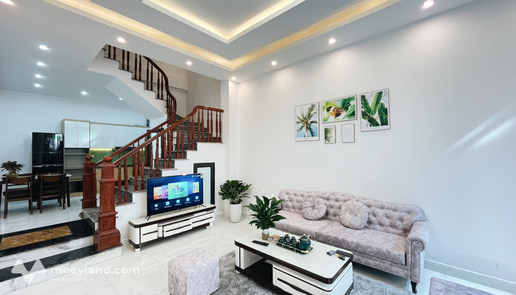 Bán nhà Xuân Phương 42m2, 4 tầng, 4 phòng, ngõ rộng thoáng, nội thất đẹp, giá 6.6 tỷ