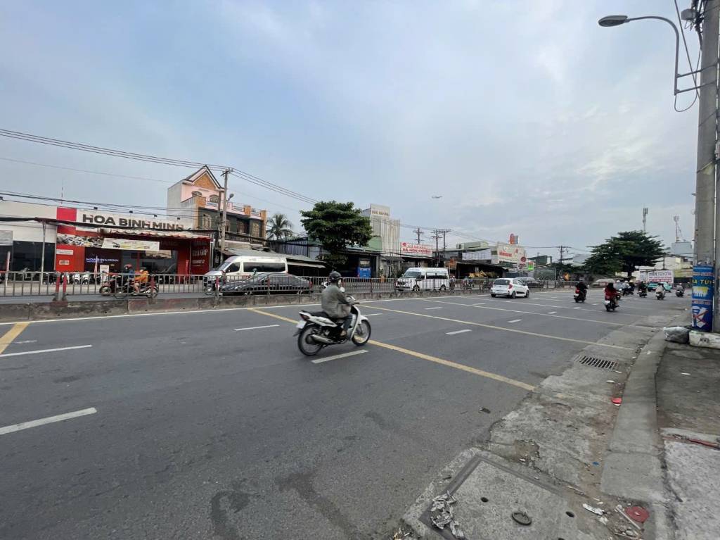 Bán kho xưởng mặt tiền Hiệp Bình Phước, Thủ Đức, phù hợp xây cao tầng, kinh doanh, giá 36 tỷ