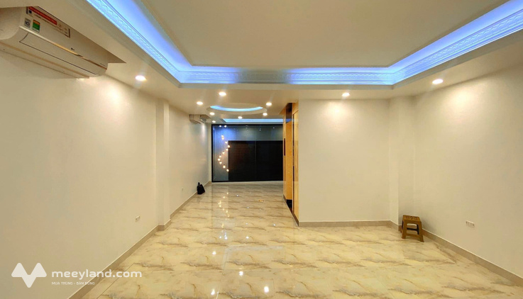 Bán nhà Mặt Phố Nguyễn Khang, Cầu Giấy, 9 tầng thang máy mới, ô tô tránh