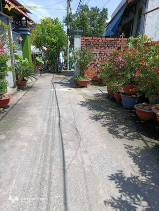 Bán gấp lô đất gần chợ Xuân Thới Thượng, 90m2, giá 1 tỷ 580 triệu gọi xem đất