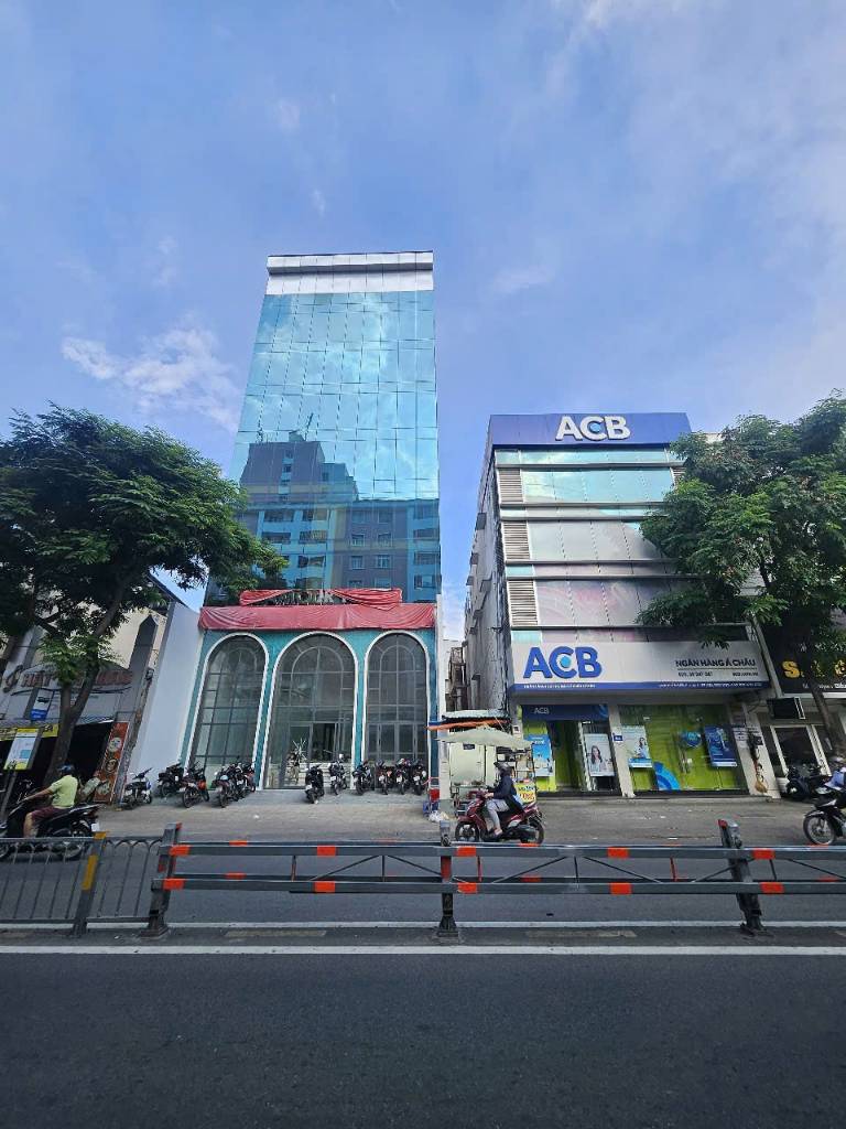 Bán nhà mặt tiền Nguyễn Biểu, Quận 5, diện tích 160m2, 4 tầng, dòng tiền 150tr/tháng, giá tốt