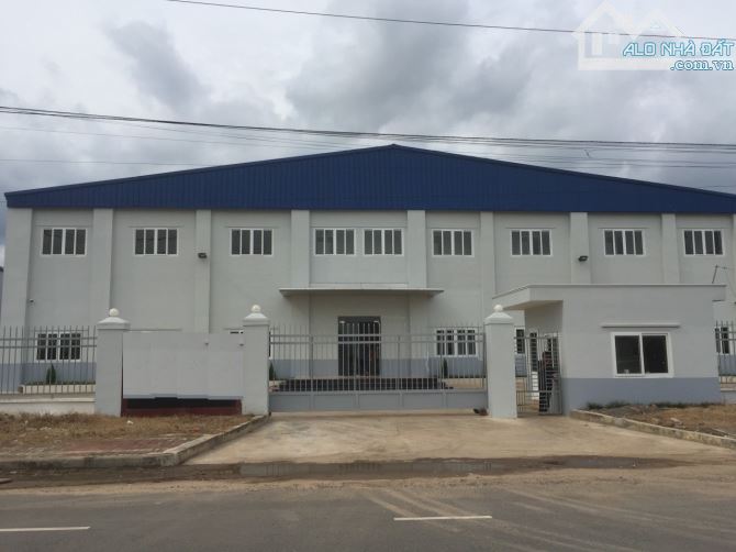 Bán chuyển nhượng kho xưởng 4.082m2 mặt tiền 50m đường Tân Thới Nhất 8, P. TTN, Quận 12.
