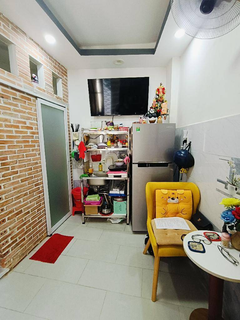 Bán nhà Nguyễn Thái Bình, 3 tầng, 2pn, hẻm thông Xuân Diệu