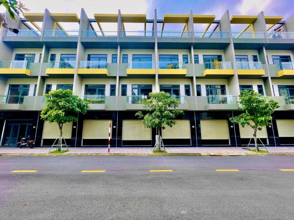 Cần bán nhà liền kề Bcons Uni Valley City, diện tích 62m², xây sẵn, giá 6,545 tỷ