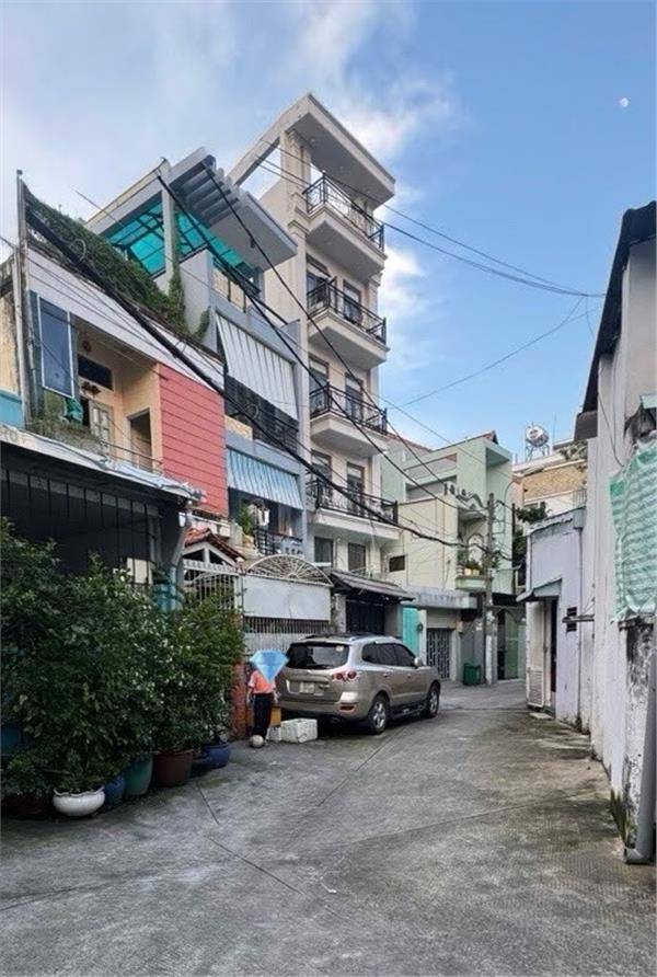 Bán nhà Lê Quang Định, Gò Vấp, hẻm xe hơi, 60m², 4 tầng, 5pn, thu nhập 25tr/th, nhỉnh 6 tỷ tl