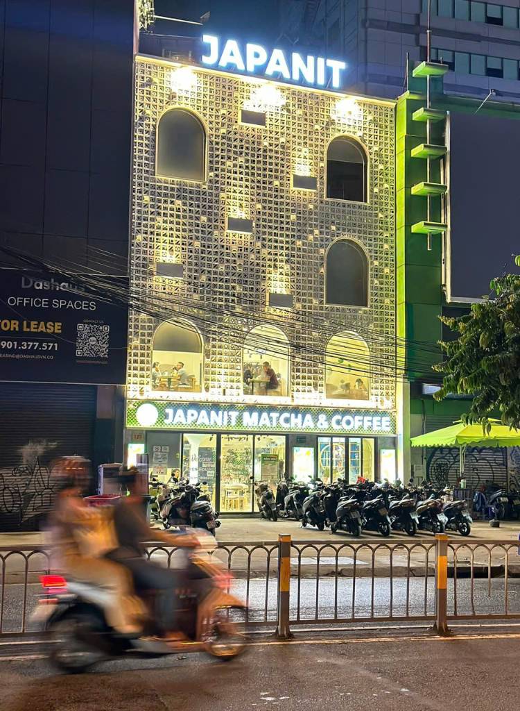 Bán nhà phố Cách Mạng Tháng 8, Quận 1, diện tích 120m², doanh thu 3 tỷ/năm, giá 100 tỷ