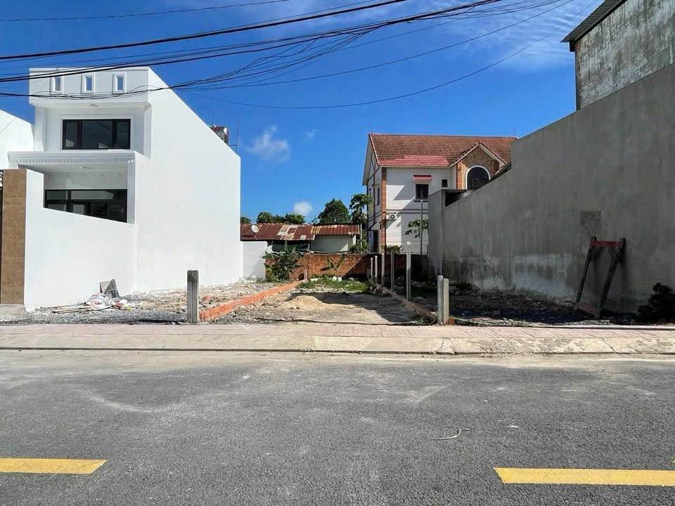 BÁN ĐẤT MT PHẠM VĂN CHÈO, 150M2, SỔ RIÊNG CÔNG CHỨNG NGAY, GIÁ CHỈ 570 TRIỆU