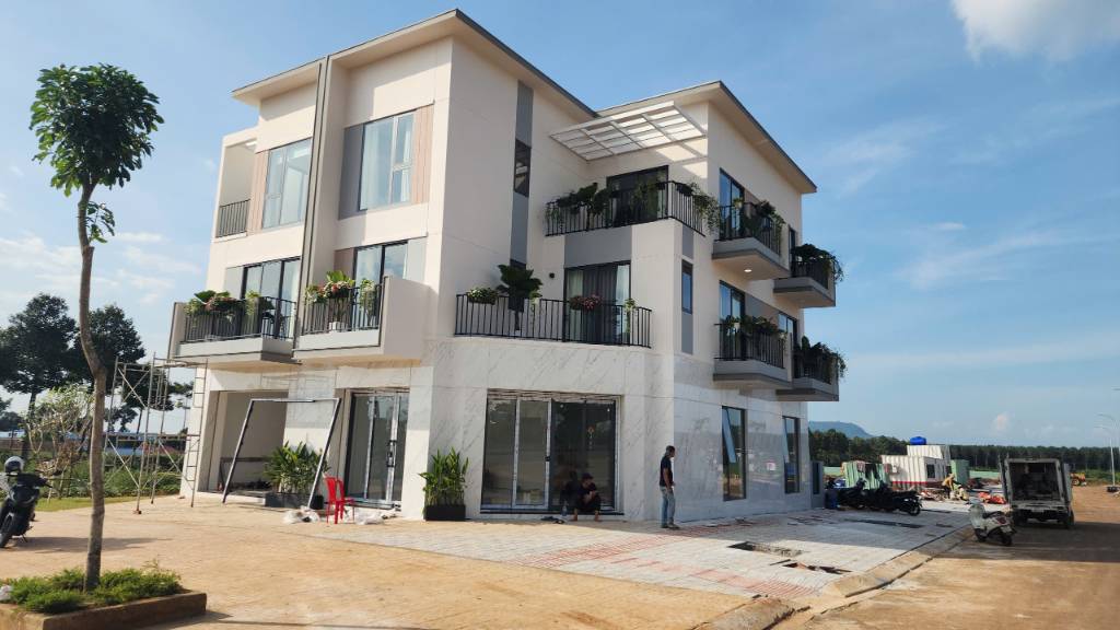 BÁN GẤP SHOPHOUSE BECAMEX TOWER, MẶT TIỀN LÊ LAI, 90M², TIỀM NĂNG KINH DOANH, GIÁ 8,2 TỶ