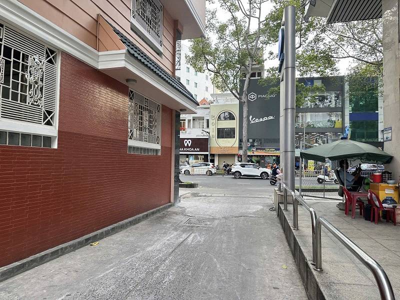 BÁN CHDV TRẦN HƯNG ĐẠO, QUẬN 1, 4 TẦNG, 74M2 NỞ HẬU, NGANG 4,8M