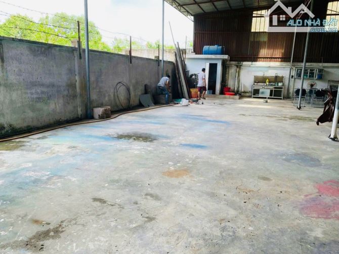 Cần bán nhà xưởng mặt tiền đường 500 1/ Đường Phạm Văn Cội DT 28x48 tổng 1174m2 có 500m2 ở