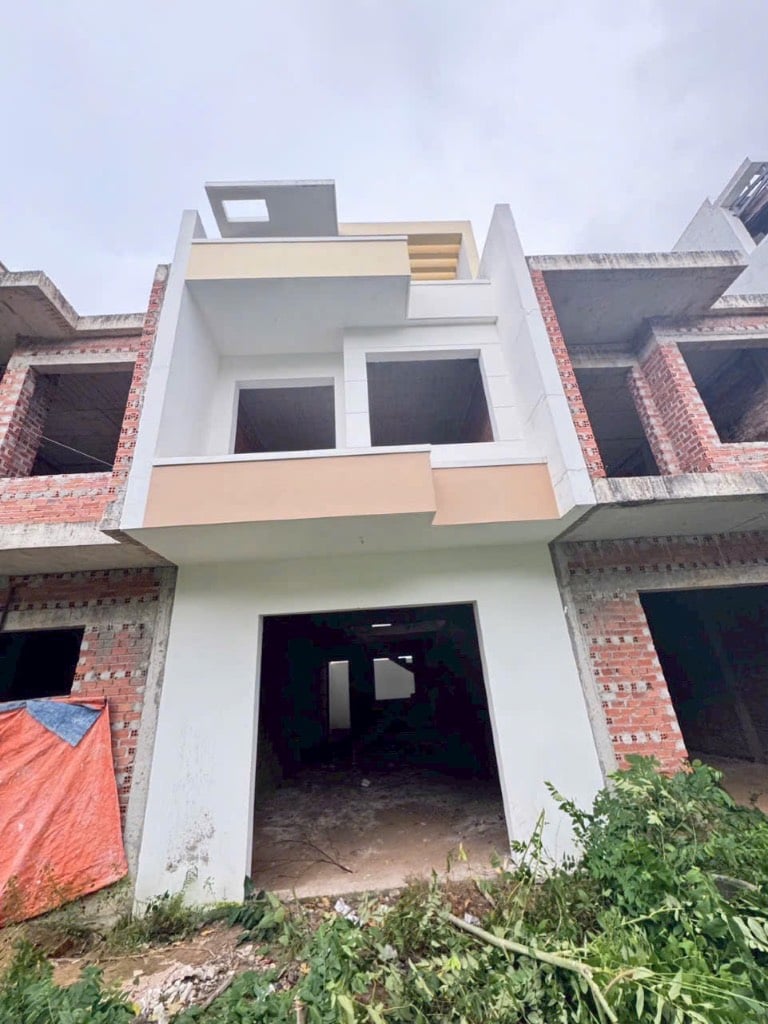 BÁN NHÀ MẶT TIỀN NGUYỄN VĂN NGUYỄN, LONG TÂM, TP BÀ RỊA, NHÀ THÔ DƯỚI 4 TỶ