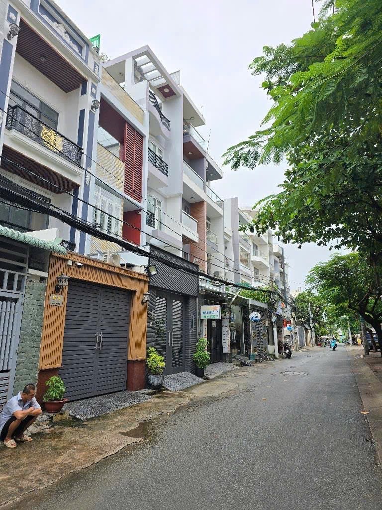 Bán nhà Lâm Văn Bền, Quận 7, 90m2 thổ cư, 2 tầng 5 phòng , 4.7x22.6m, chỉ 7 tỷ
