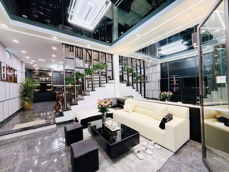 Bán nhà đẹp Pháo Đài Láng, gần phố ngõ thông Đống Đa Hà Nội, 50m2 5 tầng 6 ngủ