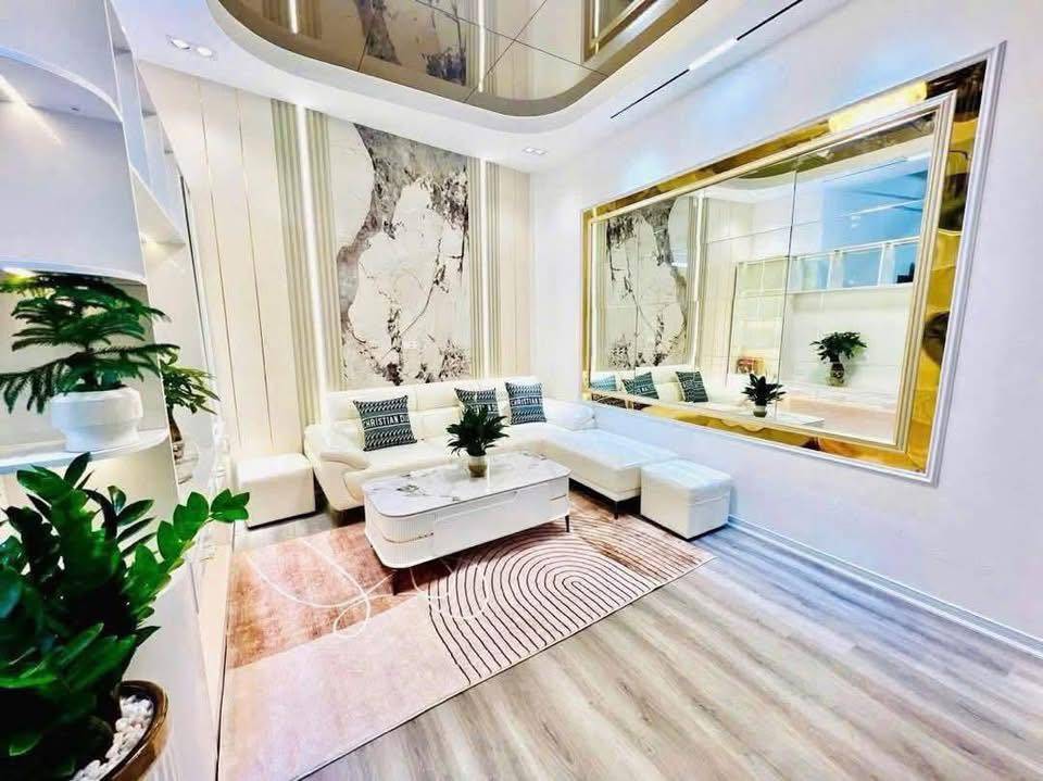 Bán nhà tại La Thành, Ba Đình, 36m2 6 tầng cách phố 20m, hơn 7 tỷ