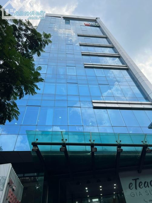 Định cư Mỹ bán gấp tòa building p. Bến Nghé q1 DT 14x20m hầm 11 lầu cho thuê 8.4 tỷ/năm