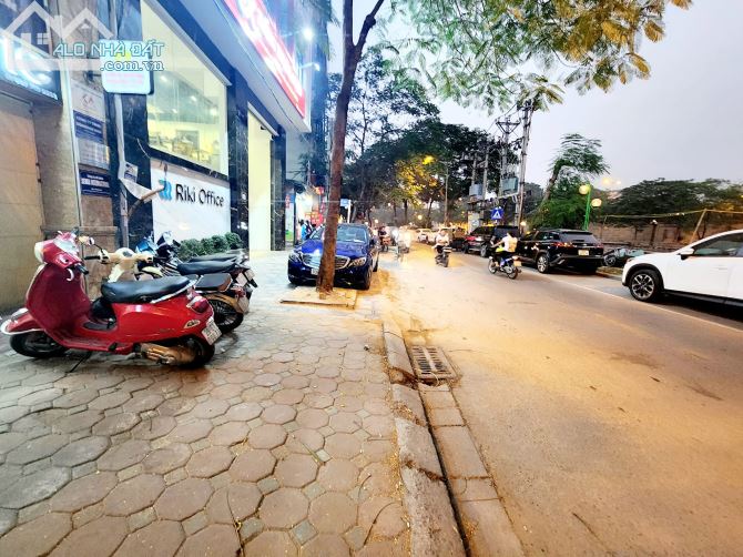 BÁN TÒA NHÀ VĂN PHÒNG 8TẦNG X 115M2 - MẶT PHỐ QUAN HOA TRUNG TÂM CẦU GIẤY - THANG MÁY
