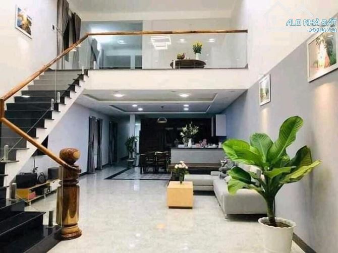 Bán nhà đường Nguyễn Hoàng, Bình Hiên, quận Hải Châu, Đà Nẵng.Dt 8,1m x 19m.Giá rẻ.
