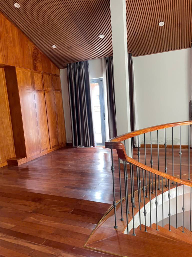 Bán nhà Lê Thánh Tôn, Bến Nghé, Quận 1, vị trí đẹp, góc 2 mặt tiền, 10x6m, giá 75 tỷ