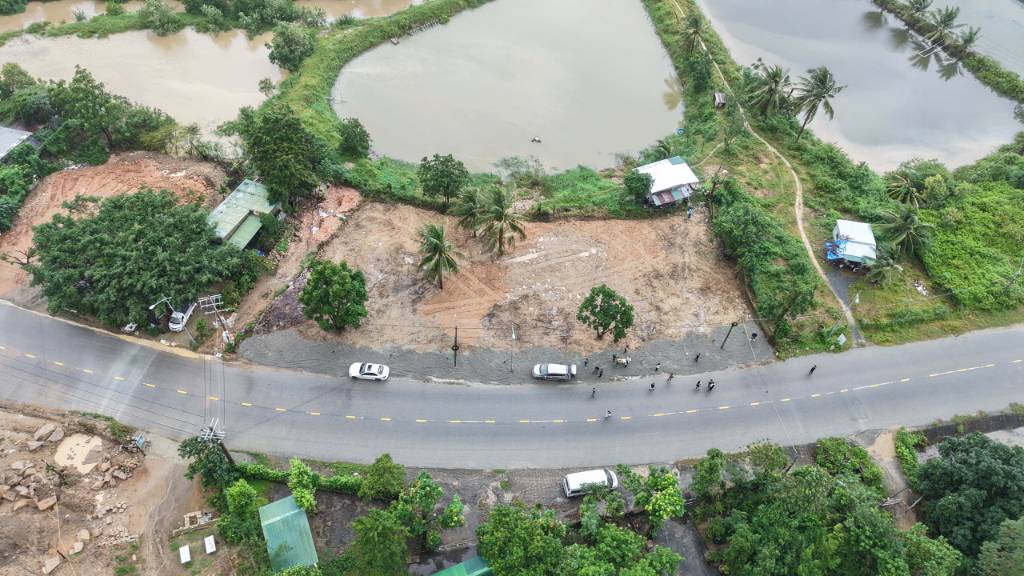 BÁN ĐẤT MẶT TIỀN DT 702, GIÁP VỊNH CAM RANH, 200M2, ĐỐI DIỆN LÀ NÚI CHÚA VIEW CỰC ĐẸP