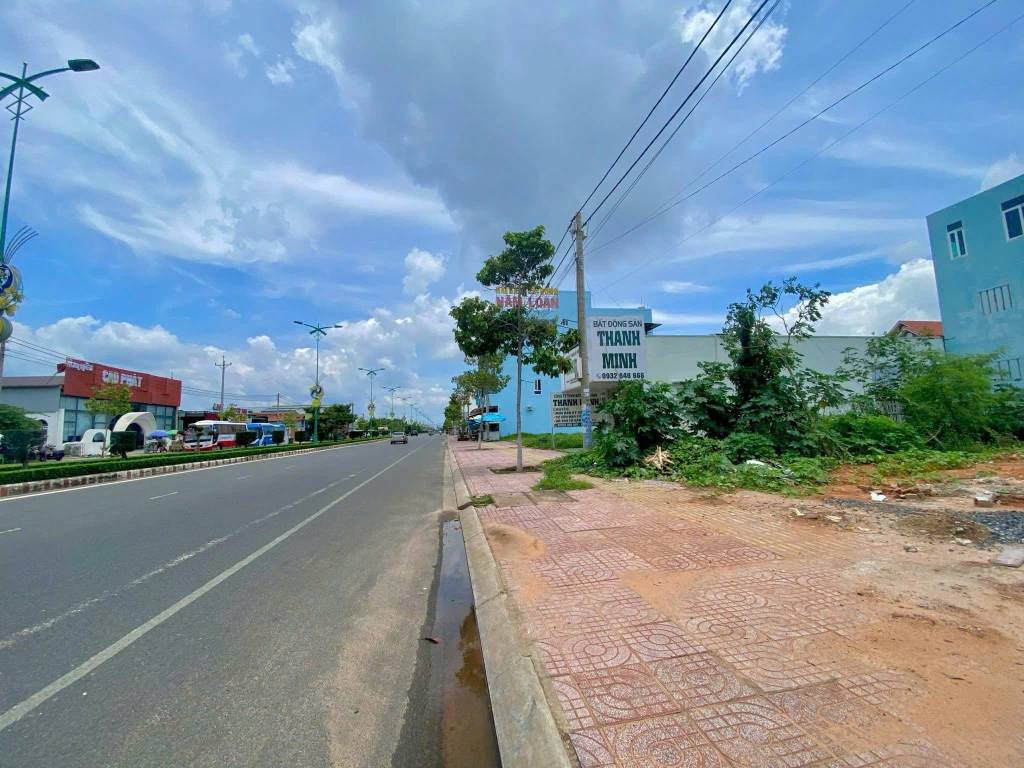 Bán 2 lô đất mặt tiền Hùng Vương, trung tâm Phan Thiết, 10x20m full thổ cư, giá đầu tư