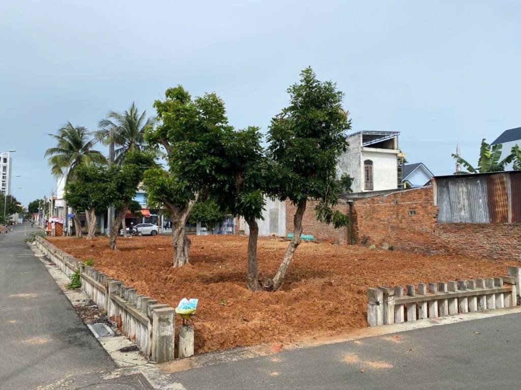 BÁN ĐẤT ĐẶNG THỊ NHƯ, PHAN THIẾT, GÓC 3 MẶT TIỀN, VỊ TRÍ ĐẸP ĐỐI DIỆN CÔNG VIÊN HOA BAN