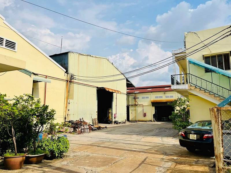Bán nhà xưởng Nguyễn Văn Quá, Đông Hưng Thuận, full thổ, hxh, 3551m2, ngang 55m, giá 37tr/m2
