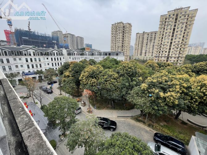 BIỆT THỰ NAM TRUNG YÊN 250m2 MT 12m 5 TẦNG THANG MÁY View công viên 74,5 Tỷ