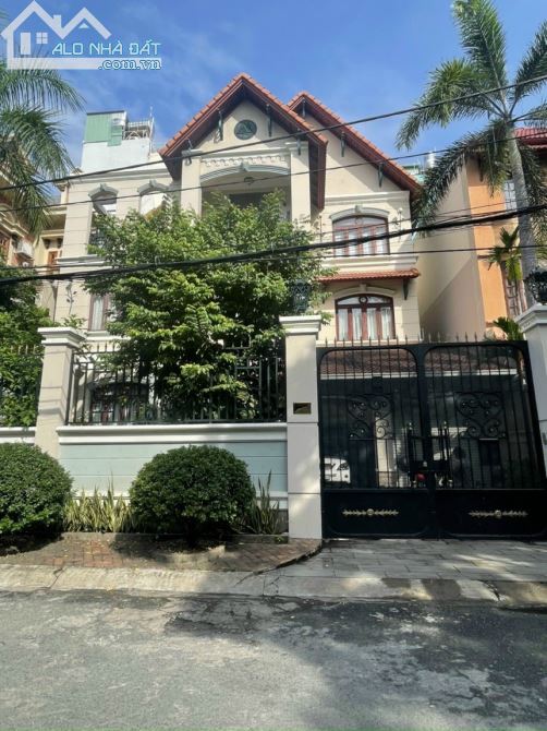 Biệt thự đường Nguyễn Văn Trỗi, phường 11, Quận Phú Nhuận, dt: 10x20m T2L