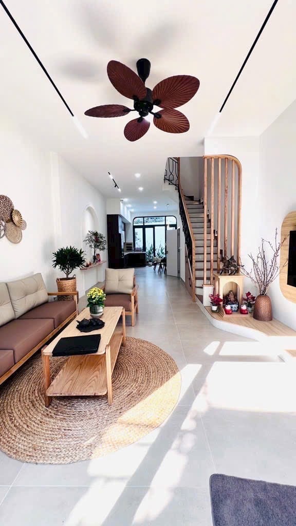 Bán nhà ngay khu dân cư Nam Long, Quận 7, 3 tầng, cạnh Vincom, 68m2, xem nhà thích ngay