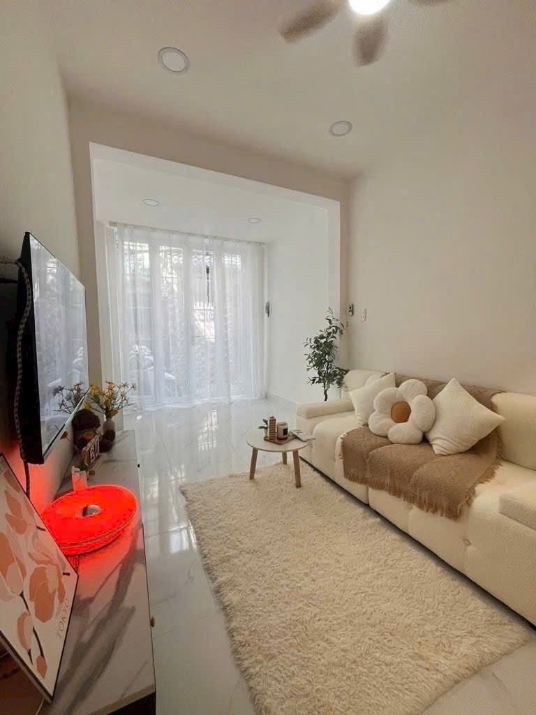 Bán nhà phố cạnh Cư Xá Ngân Hàng, 35m2 3PN có phòng trệt, 2 tầng thiết kế hiện đại