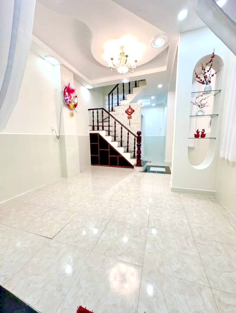 Bán nhà gần mặt tiền đường Dương Bá Trạc, Phường 2 Quận 8, mới 2 lầu, tiện ích xung quanh
