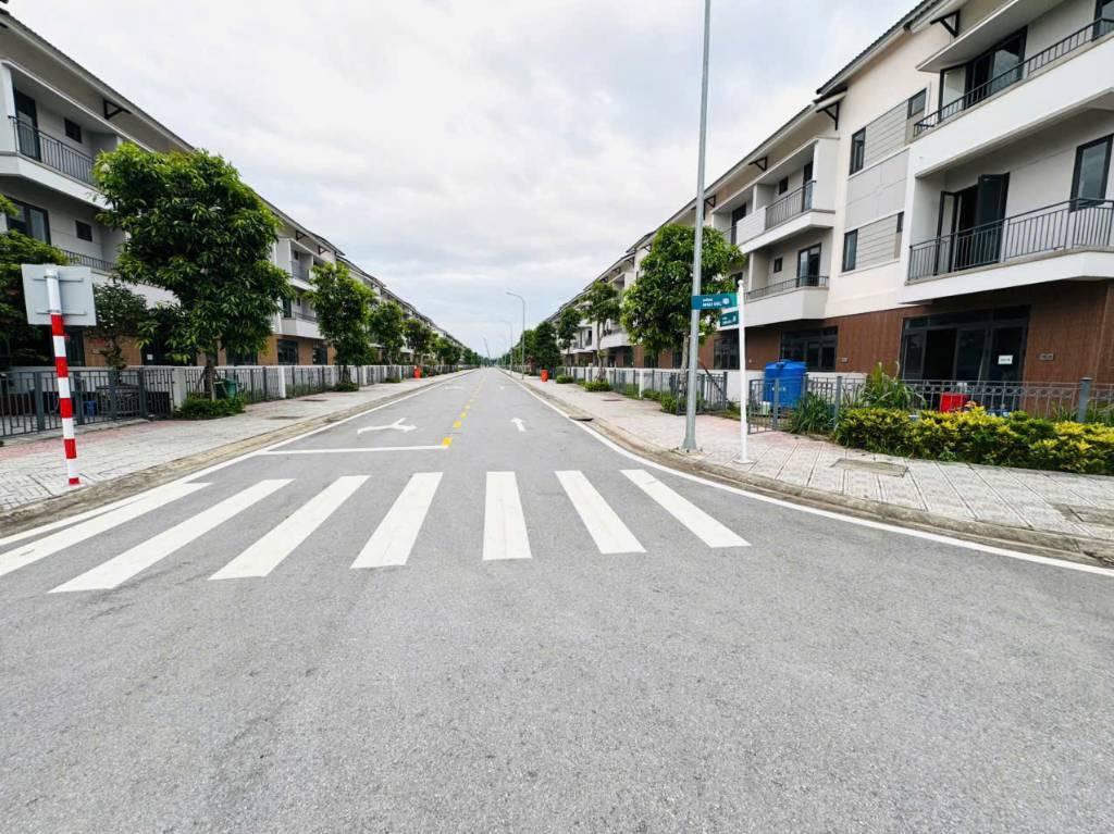 Bán căn shophouse Centa Riverside, giá chưa tới 8 tỷ, ngay ga Metro Gia Bình, sát vách Ninh Hiệp