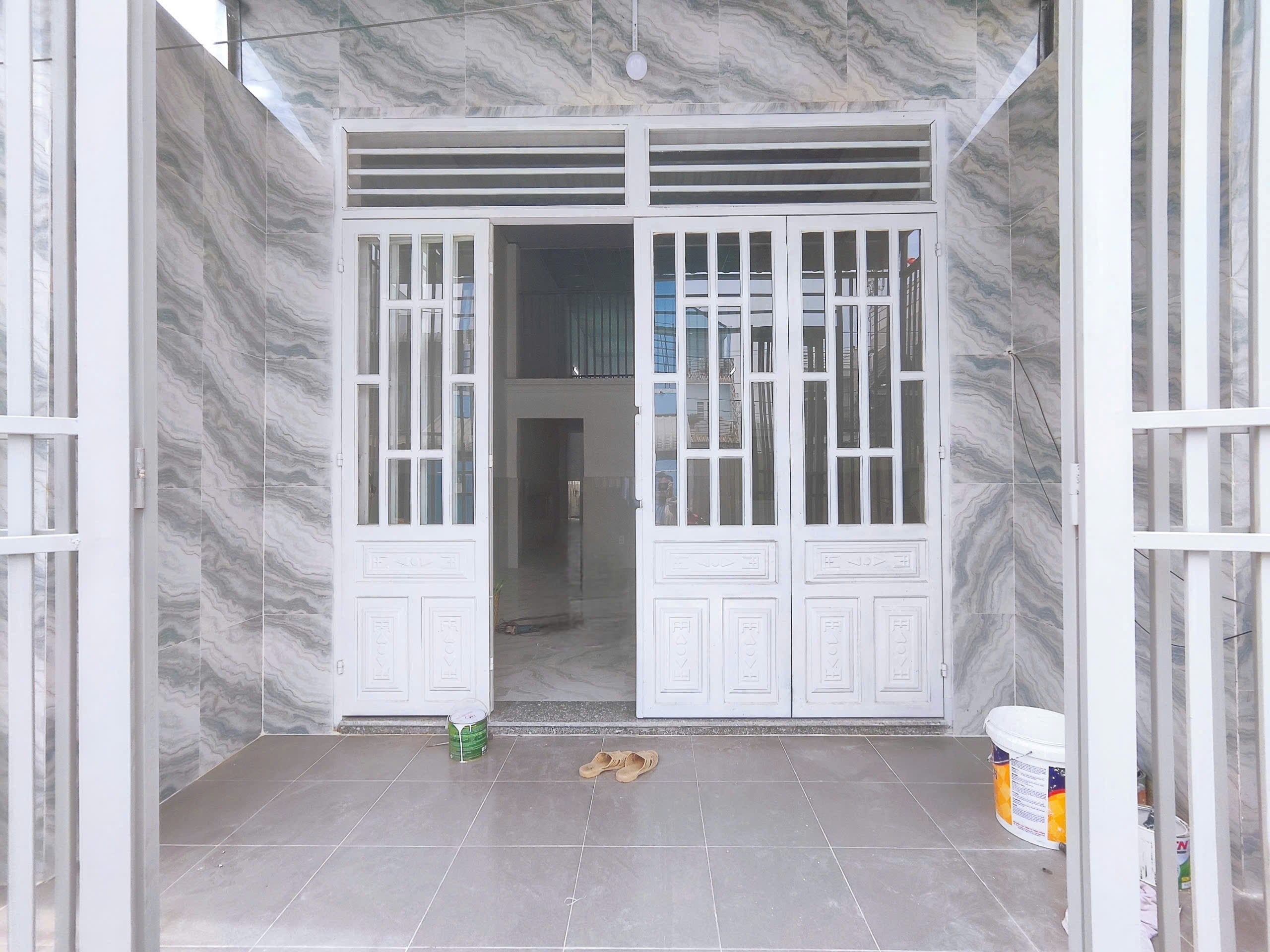 BÁN NHÀ NGUYỄN CỬU PHÚ, BÌNH CHÁNH, 76.1M2, NHÀ CÓ GÁC, HẺM XE TẢI, GẦN ĐH PHẠM NGỌC THẠCH