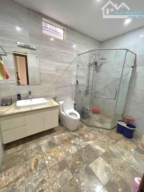 Bán BT KĐT Yên Hoà,Cầu Giấy. DT 120m x 5 tầng,MT 10m,có hầm,hoàn thiện. Giá 42,5 tỷ.