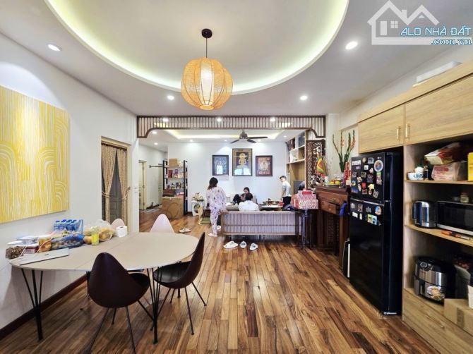 Bán căn Chung cư Vườn Đào 689 Lạc Long Quân, 3 ngủ, giá rẻ - 10.8 tỷ