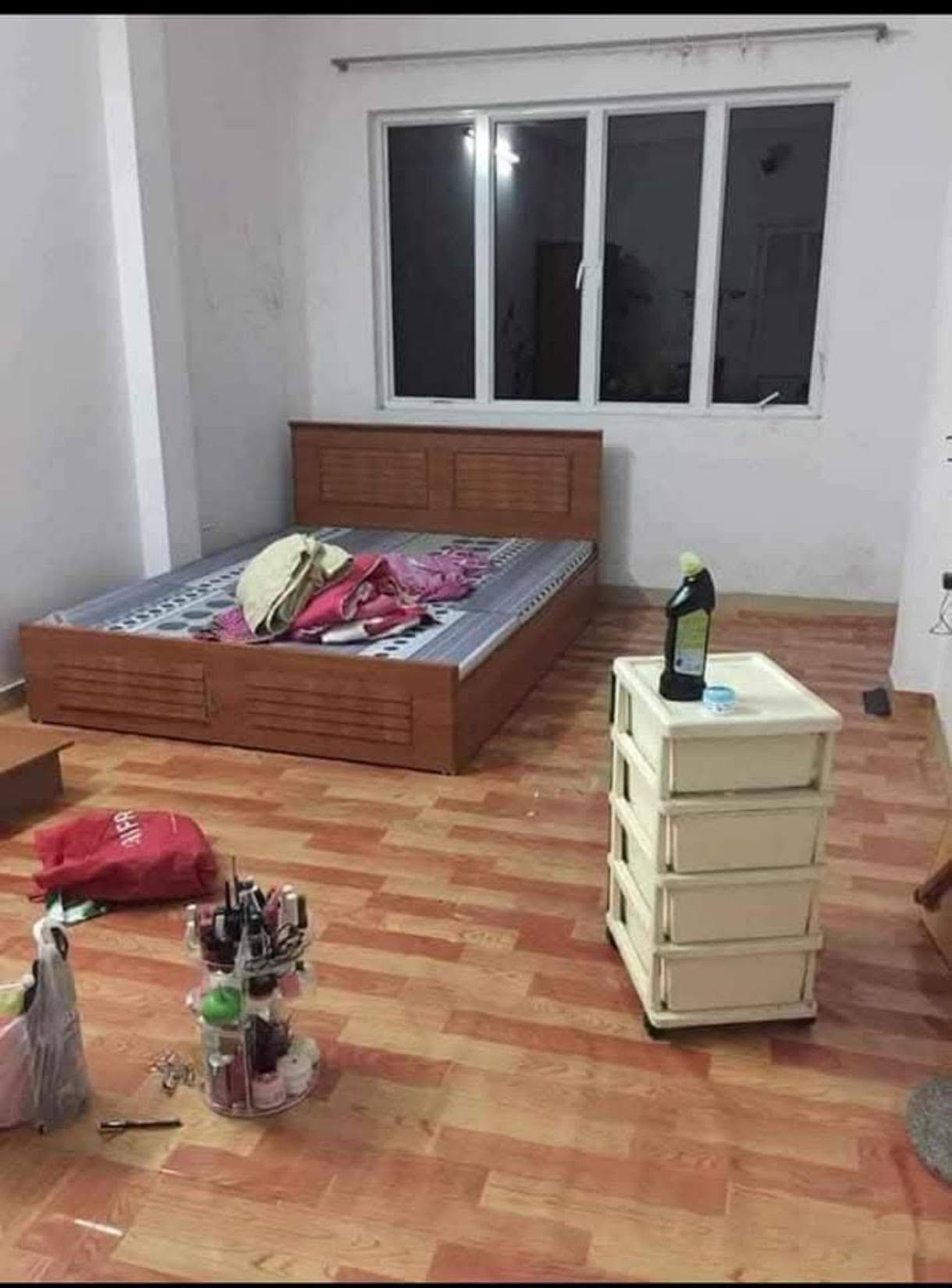 Cho thuê 1 phòng tầng 2, nhà chính chủ, số 163C ngõ 189 Hoàng Hoa Thám, Phường Ngọc Hà, HN (có thêm đường vào nhà từ ngõ 279 và ngõ 285 Đội Cấn).
