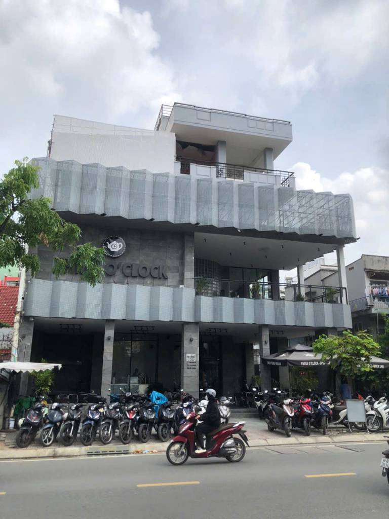 Bán nhà Trường Chinh, Tân Bình, góc 2 mặt tiền, Cafe Phúc Long thuê 160 triệu, giá 50 tỷ