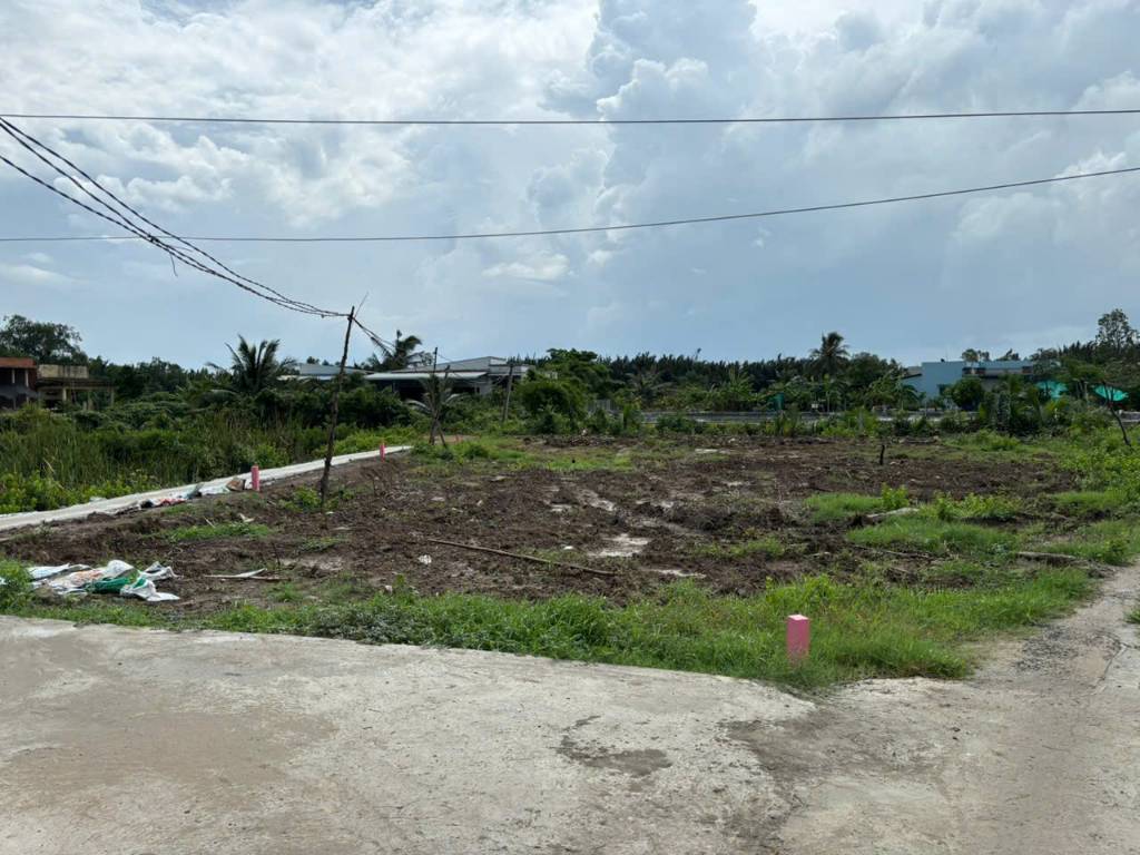 Bán đất Tân Chánh, Cần Đước, full thổ 609m2, view sông Vàm Cỏ, giá rẻ 700tr