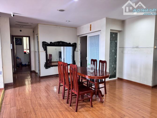 Hiếm bán giá rất tốt: Bán căn hộ lô góc, 3 ngủ chung cư GP Building đường La Thành 9.2 tỷ