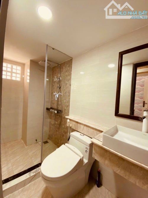 CHDV Hoàng Hoa Thám 5x16m Hầm 7 lầu-tháng máy. thu nhập 100tr/tháng. Giá chỉ 18 tỷ TL