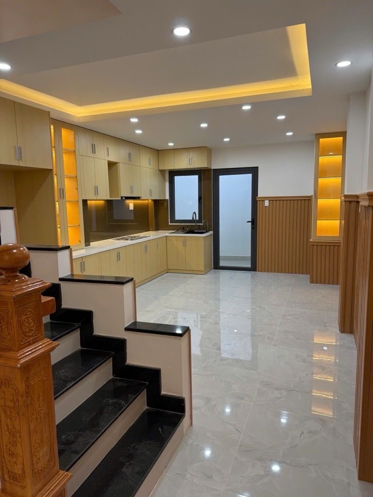 Nhà 5 tầng đúc ngay khu biệt thự Kiều Đàm, HimLam, ô tô ngủ trong nhà;  ngang 4,2m vuông vức; 5PN vào ở ngay