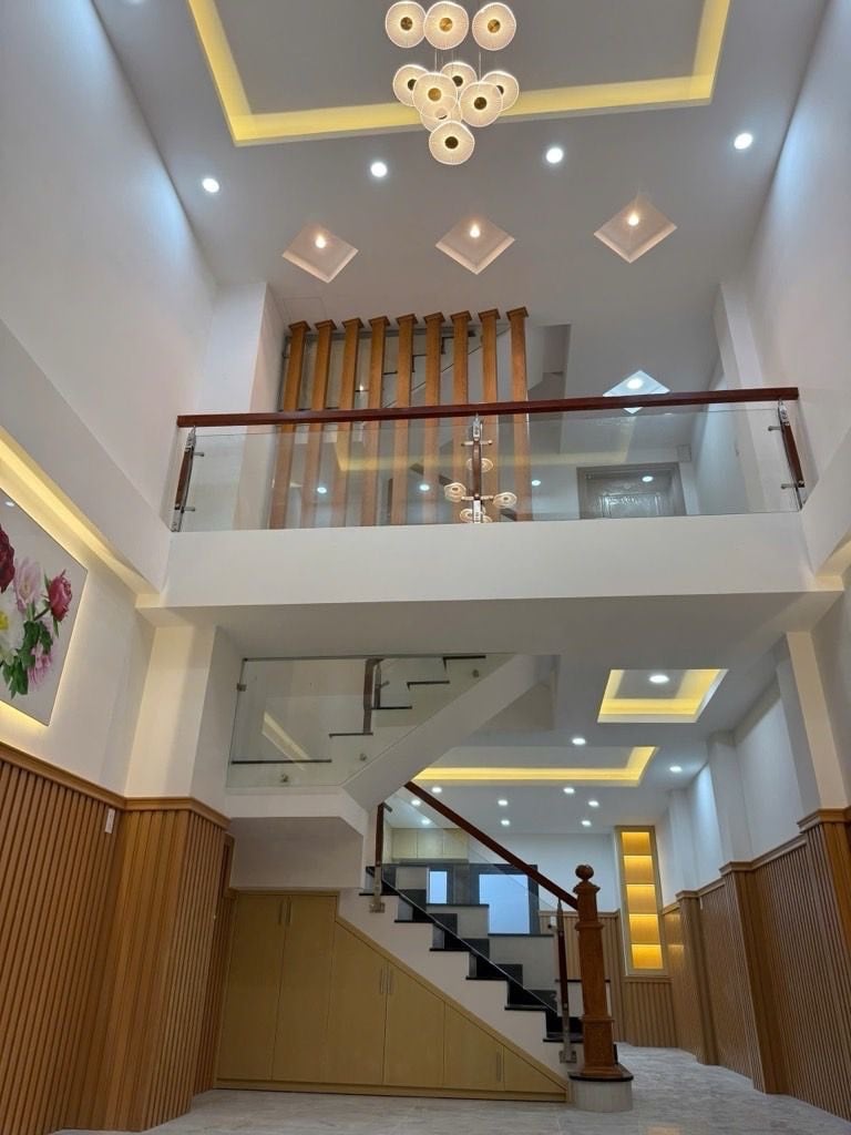 Hiếm, bán nhà ngay khu biệt thự Kiều Đàm, HimLam, 5 tầng 52m2 5PN, ô tô ngủ trong nhà