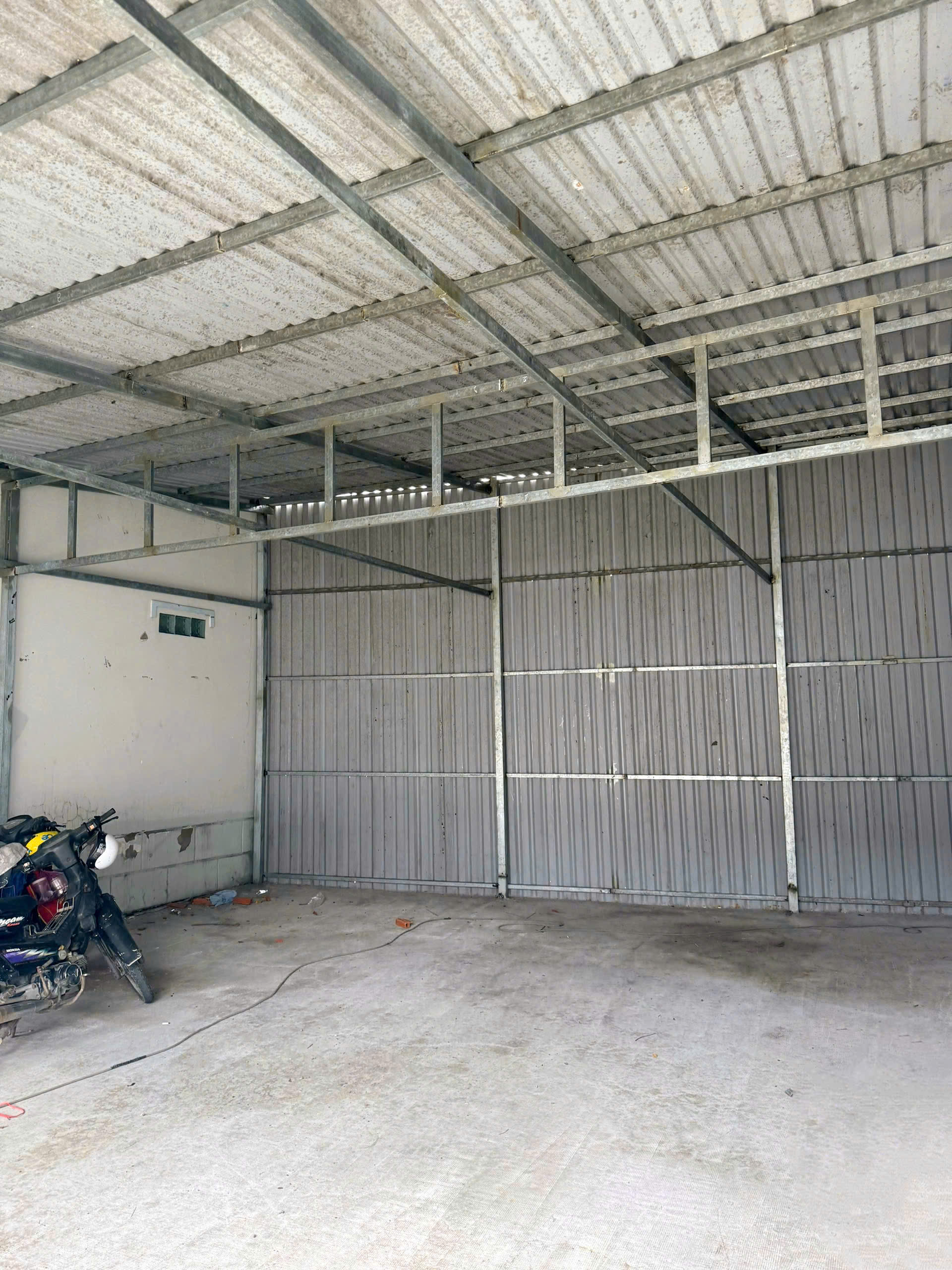 BÁN KHO XƯỞNG BÔNG VĂN DĨA, TÂN KIÊN, 250M2, HẺM XE TẢI, GẦN ĐH PHẠM NGỌC THẠCH